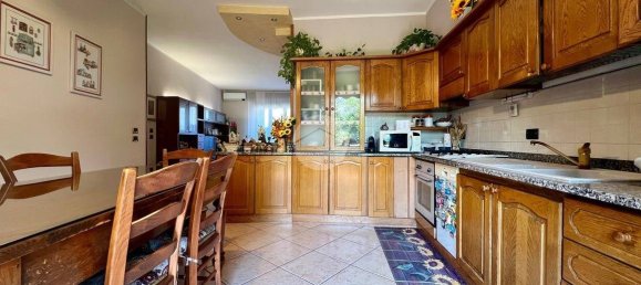 3 bedrooms Apartment in Verona, Italy No. 271314 9