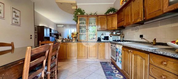 3 bedrooms Apartment in Verona, Italy No. 271314 7