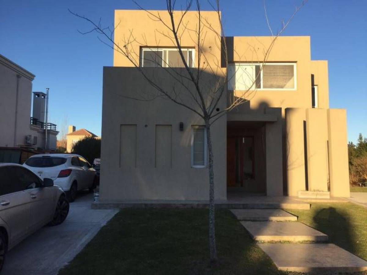 Дом с 3 спальнями в Тигре, Аргентина № 19898