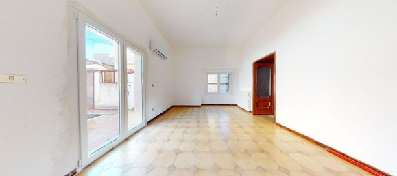 Квартира с 4 комнатами в Бари, Италия № 161081 5