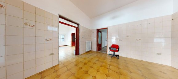 Квартира с 4 комнатами в Бари, Италия № 161081 14