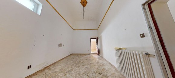 Квартира с 4 комнатами в Бари, Италия № 161081 10