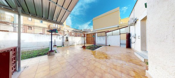 Квартира с 4 комнатами в Бари, Италия № 161081 3