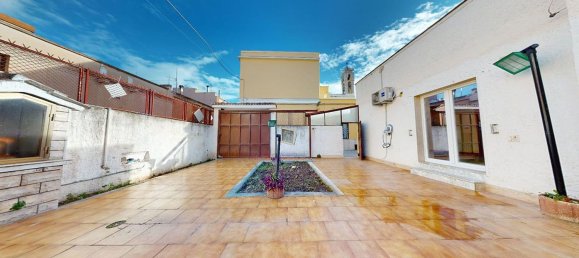 Квартира с 4 комнатами в Бари, Италия № 161081 2