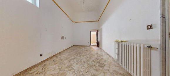 Квартира с 4 комнатами в Бари, Италия № 161081 9