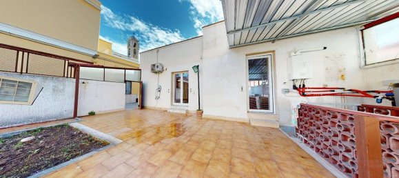 Квартира с 4 комнатами в Бари, Италия № 161081 4