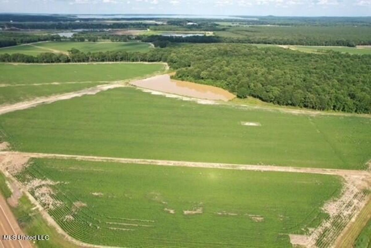  Land in Grenada, USA No. 551384