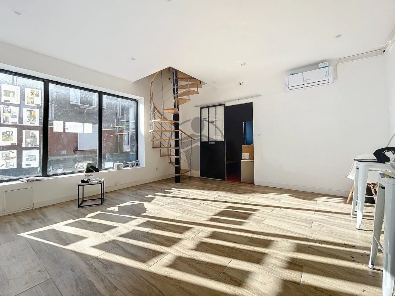 Офис с 5 комнатами в Сен-Кантен, Франция № 210367