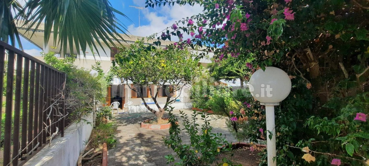 Casa de 3 dormitorios en Lecce, Italy No. 282881