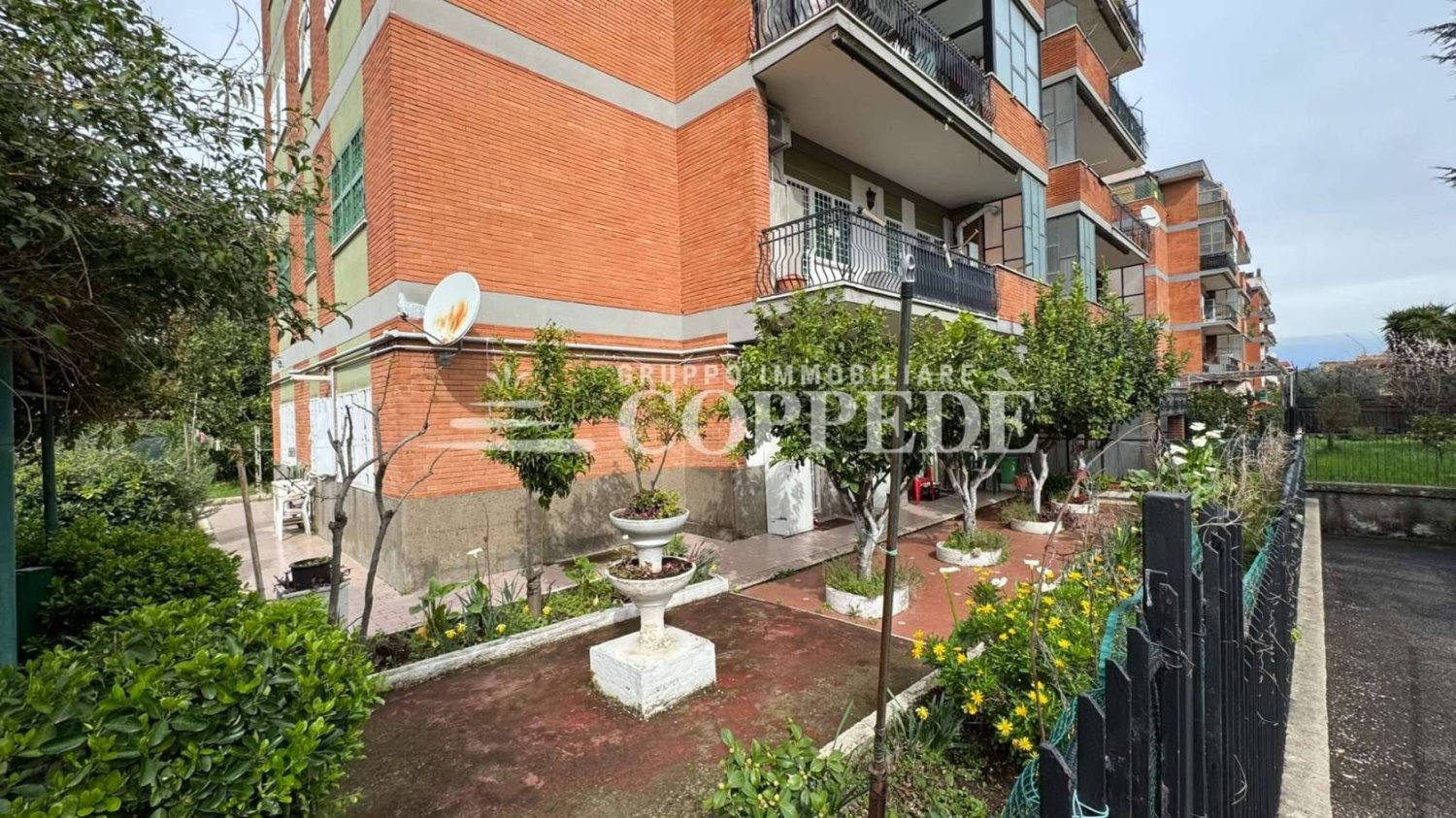 Квартира с 2 спальнями в Рим, Италия № 101448