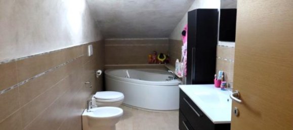 4 rooms Apartment in Montevarchi, Italy No. 238152 22