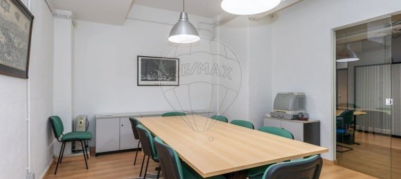 344m² Commercial property in Lisbon, Portugal No. 251714 11