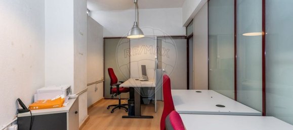 344m² Commercial property in Lisbon, Portugal No. 251714 4