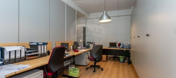 344m² Commercial property in Lisbon, Portugal No. 251714 8