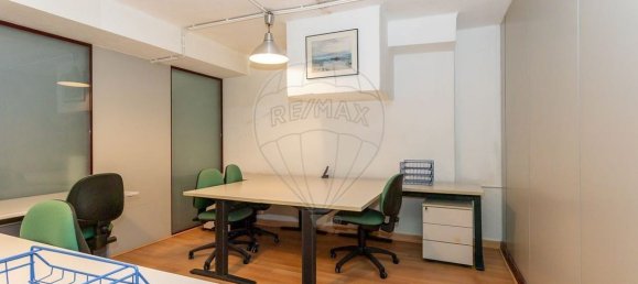 344m² Commercial property in Lisbon, Portugal No. 251714 16