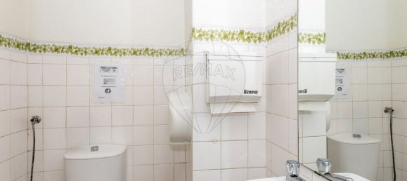 344m² Commercial property in Lisbon, Portugal No. 251714 27