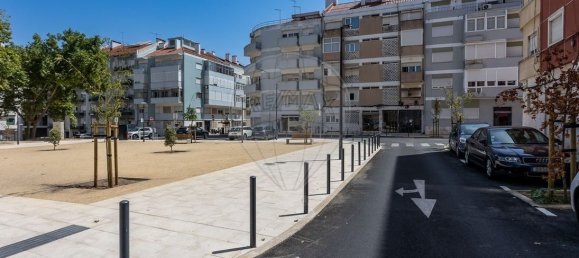 344m² Commercial property in Lisbon, Portugal No. 251714 29