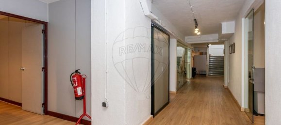 344m² Commercial property in Lisbon, Portugal No. 251714 13