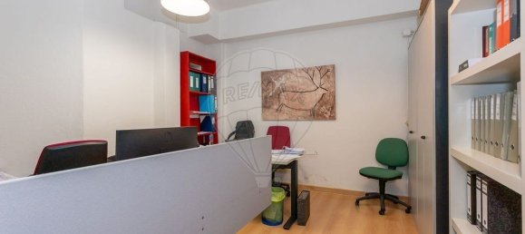 344m² Commercial property in Lisbon, Portugal No. 251714 28