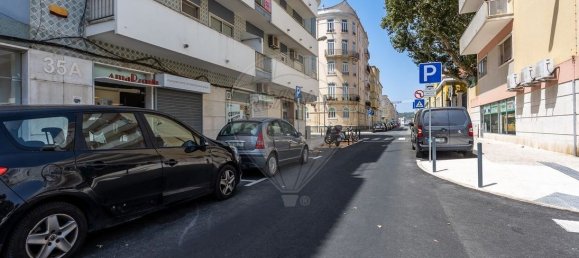 344m² Commercial property in Lisbon, Portugal No. 251714 32