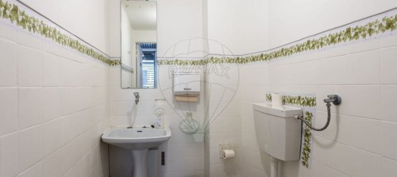 344m² Commercial property in Lisbon, Portugal No. 251714 6