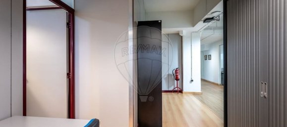 344m² Commercial property in Lisbon, Portugal No. 251714 7