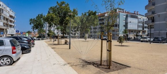 344m² Commercial property in Lisbon, Portugal No. 251714 33