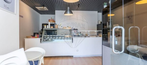 344m² Commercial property in Lisbon, Portugal No. 251714 22