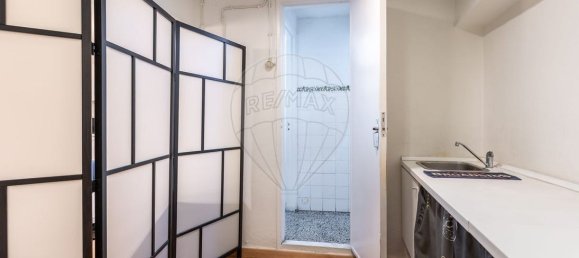 344m² Commercial property in Lisbon, Portugal No. 251714 2