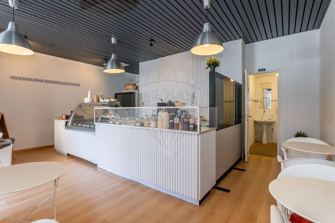 344m² Commercial property in Lisbon, Portugal No. 251714