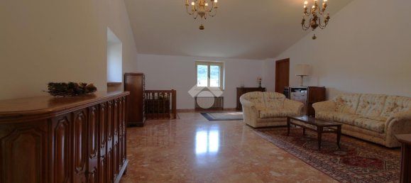 4 rooms Apartment in Teramo, Italy No. 165061 2