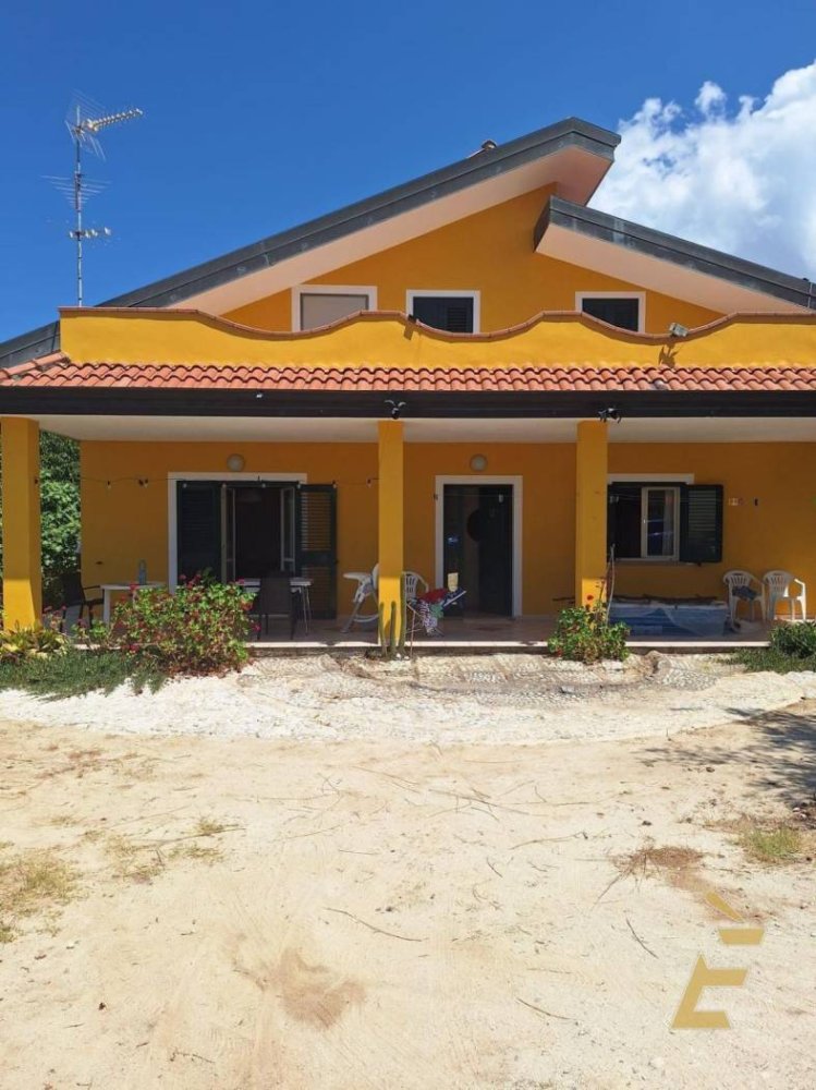 2 bedrooms Villa in Vibo Valentia, Italy No. 276539