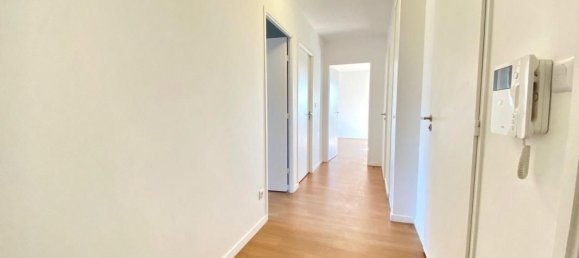 2 bedrooms Apartment in Evry, France No. 118532 2