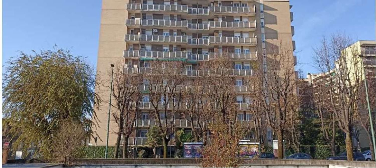 2-salle Appartement à Cologno Monzese, Italy No. 318497