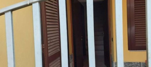 4 rooms House in Limido Comasco, Italy No. 19160 3