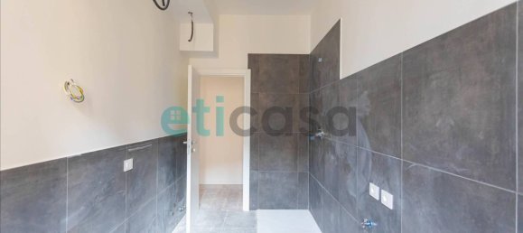 3 Schlafzimmer Wohnung in Piacenza, Italy, Nr. 193843 4