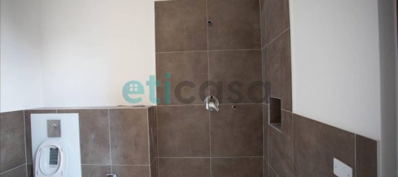 3 Schlafzimmer Wohnung in Piacenza, Italy, Nr. 193843 2