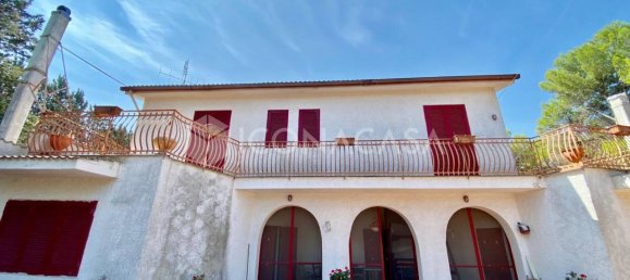 Вилла с 8 комнатами в Битонто, Италия № 24966 3