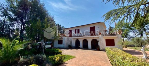 Вилла с 8 комнатами в Битонто, Италия № 24966 4