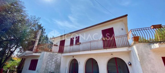 Вилла с 8 комнатами в Битонто, Италия № 24966 2