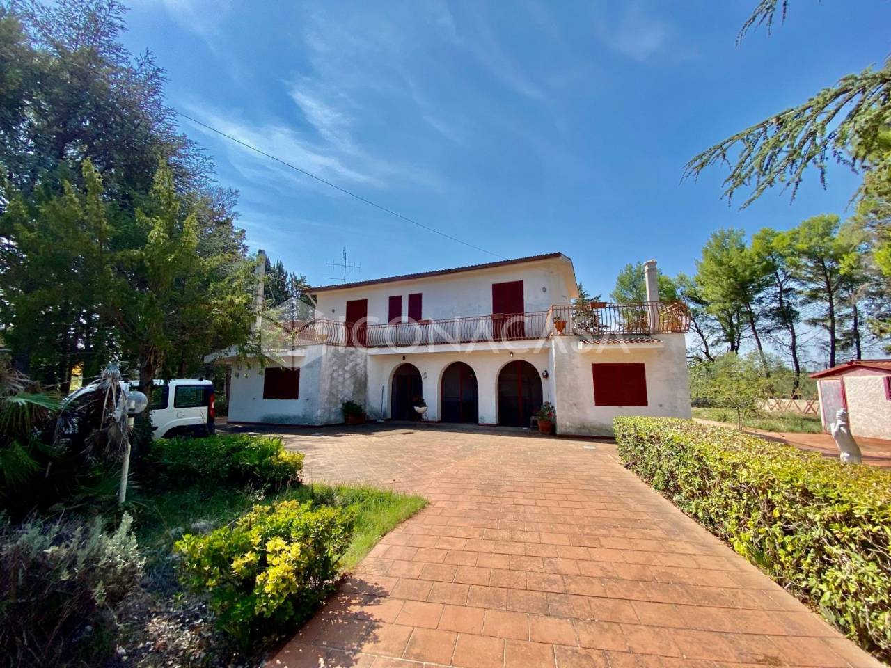 Вилла с 8 комнатами в Битонто, Италия № 24966