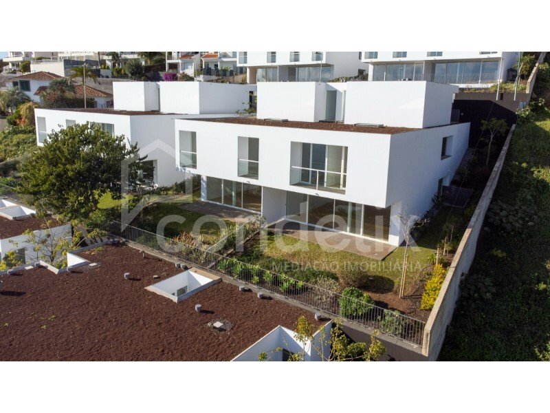 Casa de 3 dormitorios en Funchal, Portugal No. 114699