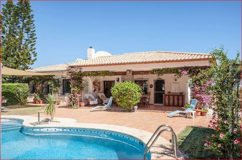 Villa de 4 dormitorios en Dénia, Spain No. 224327