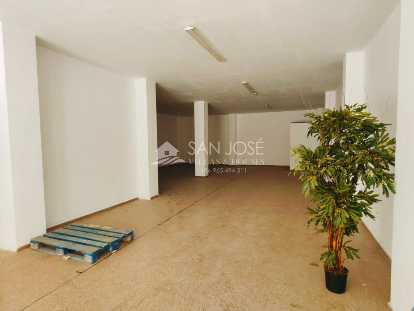  عقار تجاري في Monforte del Cid, Spain 155متر مربع رقم 194845