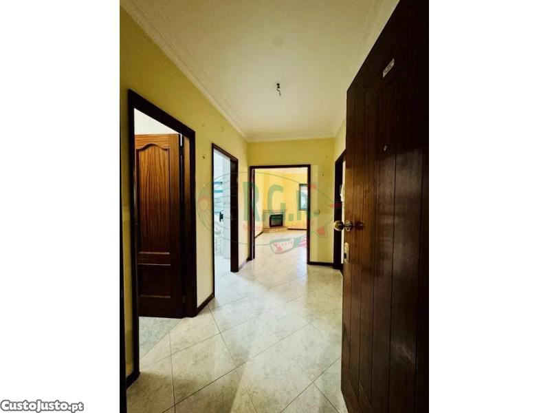 3 bedrooms Apartment in Fanzeres, Portugal No. 218972