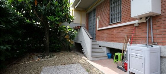 3 rooms Apartment in Scandicci, Italy No. 265770 2