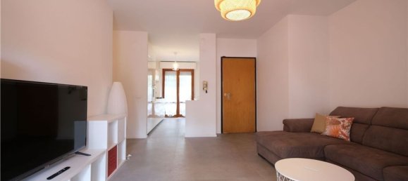 3 rooms Apartment in Scandicci, Italy No. 265770 4