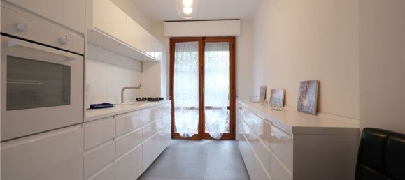 3 rooms Apartment in Scandicci, Italy No. 265770 8