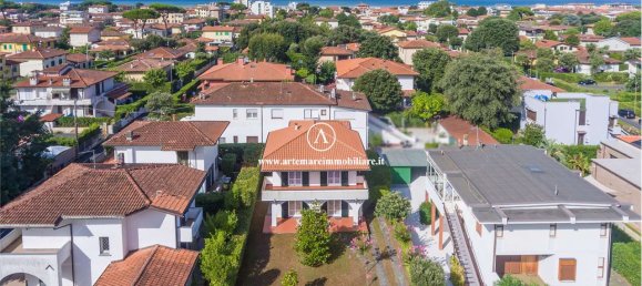 6 bedrooms Villa in Pietrasanta, Italy No. 310497 2