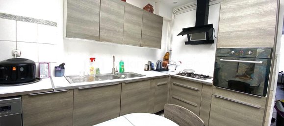 3 bedrooms House in Roubaix, France No. 155053 2